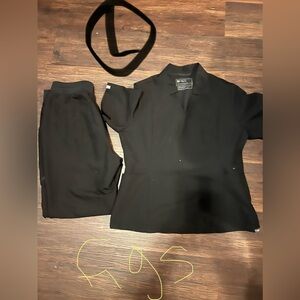 Figs Jet Black Scrub Ensemble